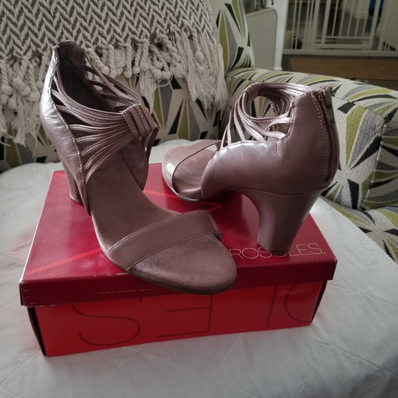 Shoe - Picture 3 of 3